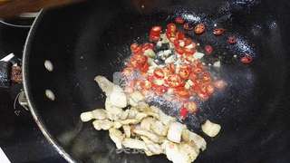 卜豆角炒五花肉的做法步骤:4