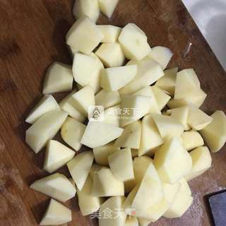 土豆白菜大肉炖粉条的做法步骤:2