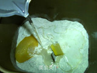 浓郁肉桂葡萄干核桃面包的做法步骤：4