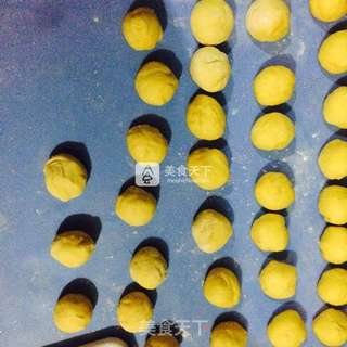 挤挤玫瑰花果仁面包的做法步骤:2
