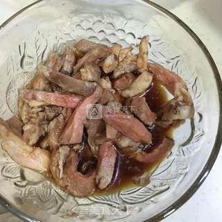 蒜苔炒肉丝的做法步骤:2