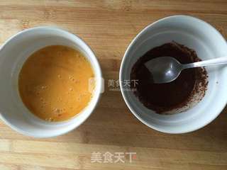 巧克力鸡蛋卷的做法步骤:2
