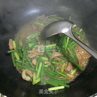 蒜苔炒肉丝的做法步骤:7