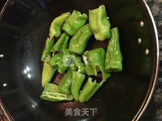 肉丁虎皮辣椒的做法步骤:3
