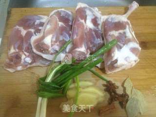 红烧鸭腿拌饭的做法步骤：1
