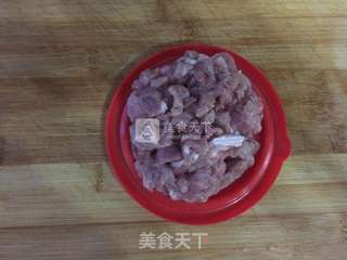 肉丁虎皮辣椒的做法步骤:2