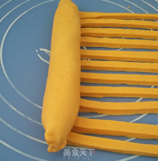 南瓜毛毛虫面包的做法步骤:17