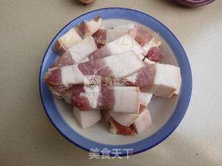 芋头五花肉的做法步骤:2