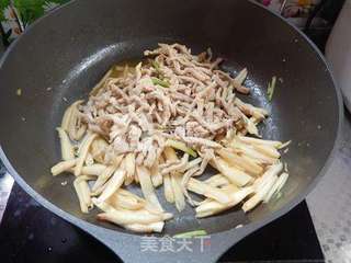 杏鲍菇炒肉丝的做法步骤:8