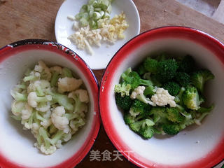 五花肉炒双花的做法步骤:2