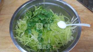 凉拌莴笋丝的做法步骤:4