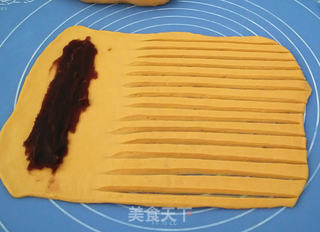 南瓜毛毛虫面包的做法步骤:16