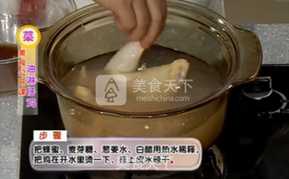 【桃李厨艺】这样也能把鸡肉给做成这样的美味?你不知道吧,是有玄机的哦!的做法步骤:4