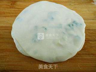 饺子皮版葱油饼的做法步骤:9