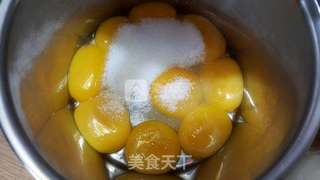 十寸戚风蛋糕的做法步骤:2