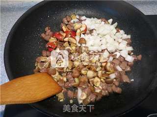 板栗牛肉粒咸派的做法步骤:13