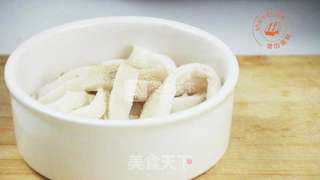 酥炸鱿鱼圈的做法步骤:2