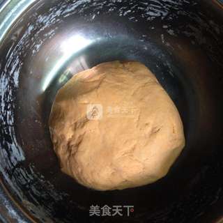南瓜花朵馒头的做法步骤:2
