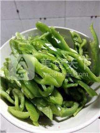 青椒炒肉的做法步骤:2