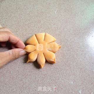 南瓜花朵馒头的做法步骤:7