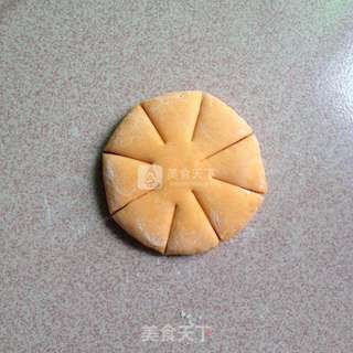 南瓜花朵馒头的做法步骤:6