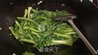 蒜蓉炒菜芯的做法步骤:7