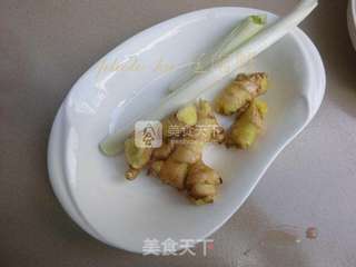 姜香鲈鱼的做法步骤:2