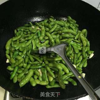 蒜香毛豆的做法步骤:4