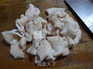 洋葱炒猪大肠的做法步骤：2