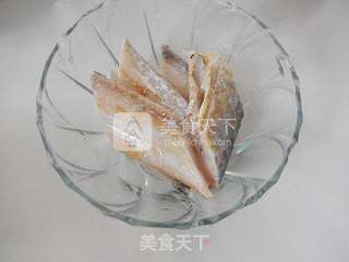 豆干烧带鱼的做法步骤:2