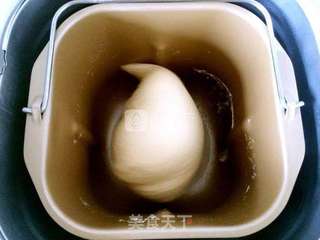 豆沙卷面包的做法步骤:3