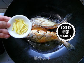 吃过这顿再减肥=米饭杀手啤酒豆瓣焖黄鱼的做法步骤:2