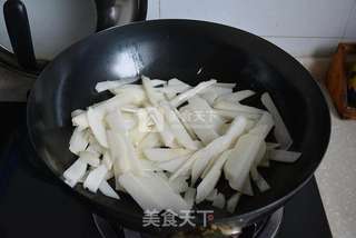 佛手瓜炒肉的做法步骤：3