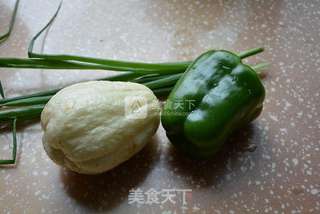 佛手瓜炒肉的做法步骤：1