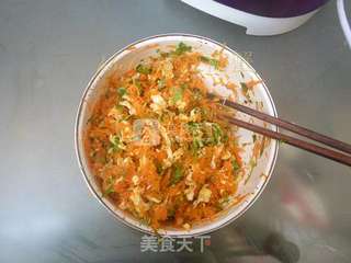 胡萝卜鸡蛋大包子的做法步骤:6