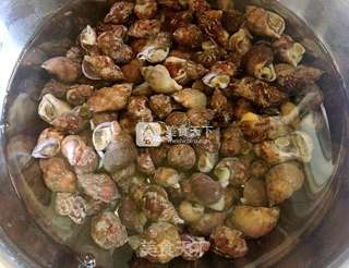 蒜蓉辣椒酱爆炒香螺的做法步骤：1