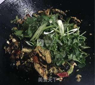 干煸蚕蛹的做法步骤:13