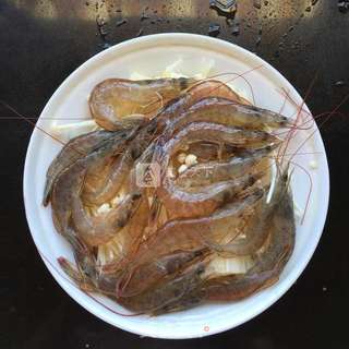 葱油金针菇蒸对虾的做法步骤:3