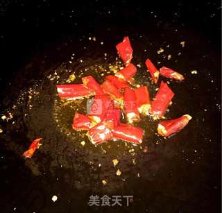干煸蚕蛹的做法步骤:9