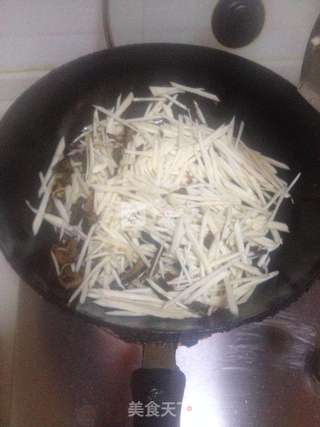 茭白烩香菇的做法步骤:7