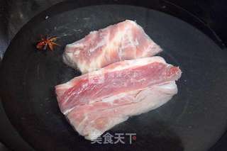 尖椒回锅肉的做法步骤:2