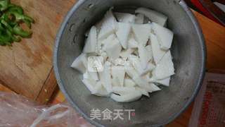 尖椒豆芽炒魔芋豆腐的做法步骤：2