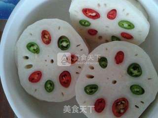 五彩藕片泡菜的做法步骤:5
