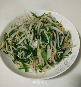 绿豆芽炒韭菜的做法步骤:3