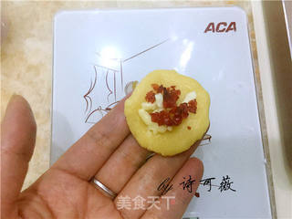芝士蔓越莓夹心椰蓉球的做法步骤:6