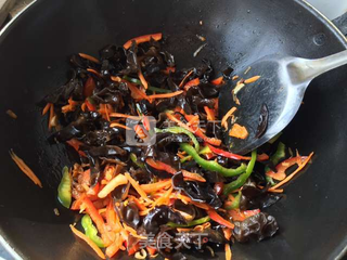 鱼香肉丝的做法步骤:9