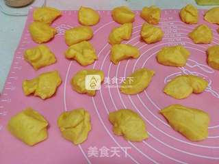 金钱卷面包的做法步骤:9