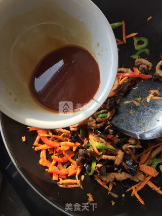 鱼香肉丝的做法步骤:11
