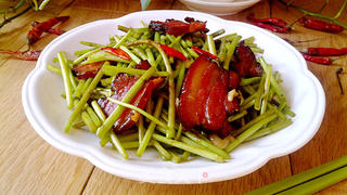 藜蒿炒腊肉的做法步骤:8