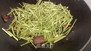 藜蒿炒腊肉的做法步骤:6